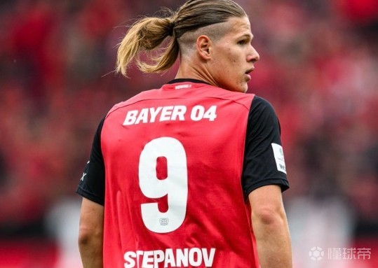 官方：勒沃库森18岁前锋斯捷潘诺夫租借加盟乌德勒支