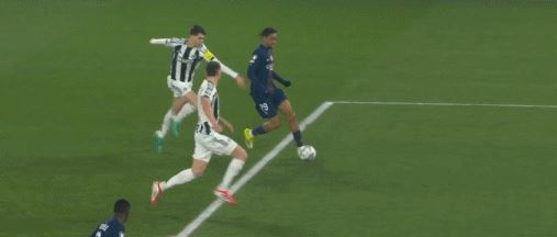 半场：巴黎1-1纽卡，维蒂尼亚、威洛克破门，登贝莱失点