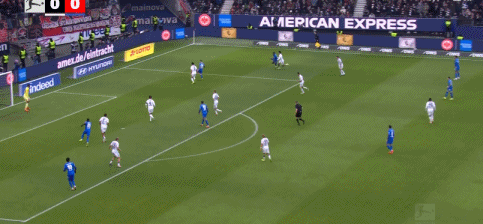 半场战报：勒沃库森2-0法兰克福，阿图尔、马里克-蒂尔曼建功