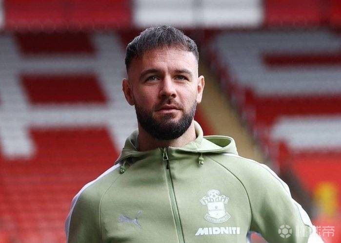  天空体育：南安普顿即将接受狼队对阿姆斯特朗的报价