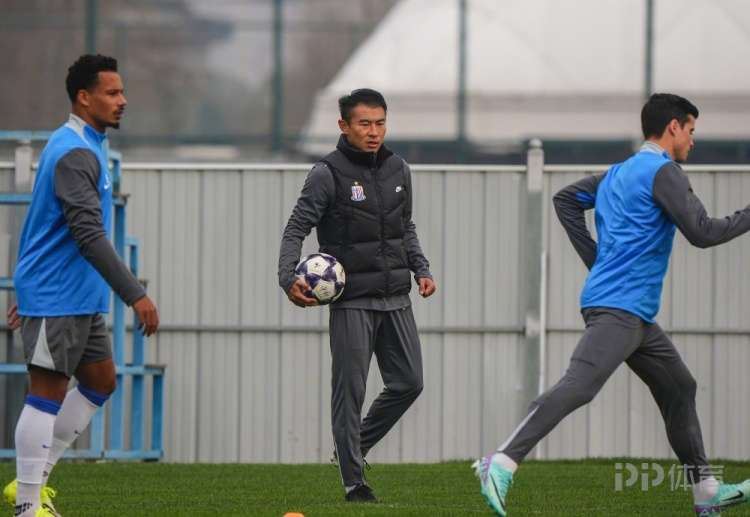 申花官方发布训练图集 于汉超转型助教参加球队冬训