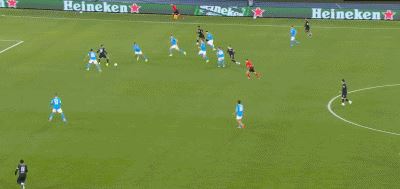 第61分钟，世界波！佩德罗弧顶处逆足爆射破门，切尔西2-2扳平