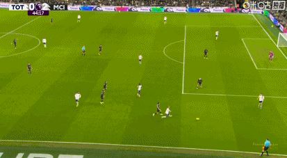 第44分钟，B席禁区内横传，塞门约轻松抽射破门，曼城2-0热刺