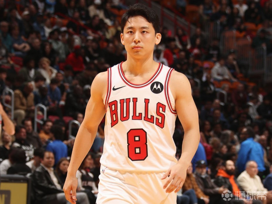 多诺万:河村勇辉能迅速适应高强度比赛&有影响力,令人印象深刻