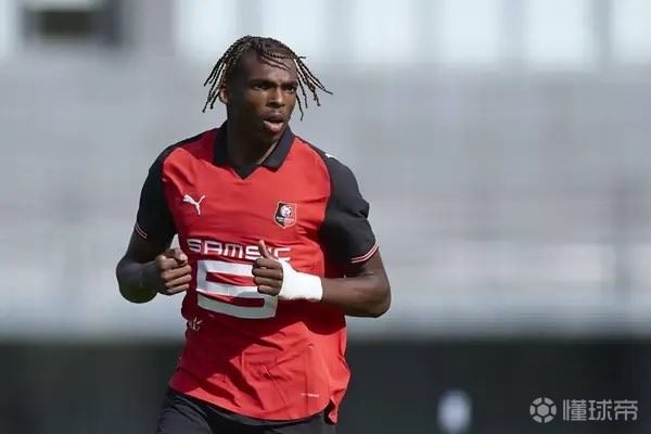 记者：利物浦正在就夏窗引进雅凯进行谈判，切尔西也在谈