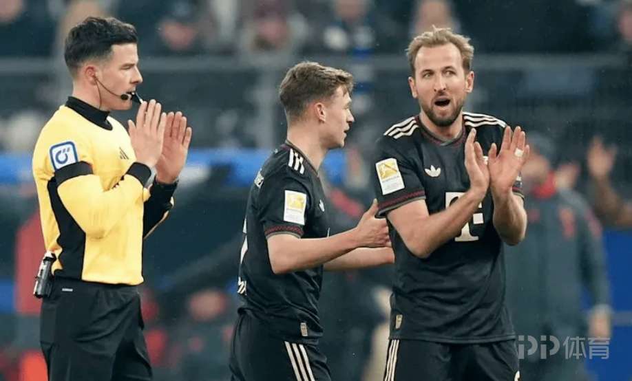 拜仁教练组赛后围住主裁争论 凯恩：这是职业生涯见过最差的裁判