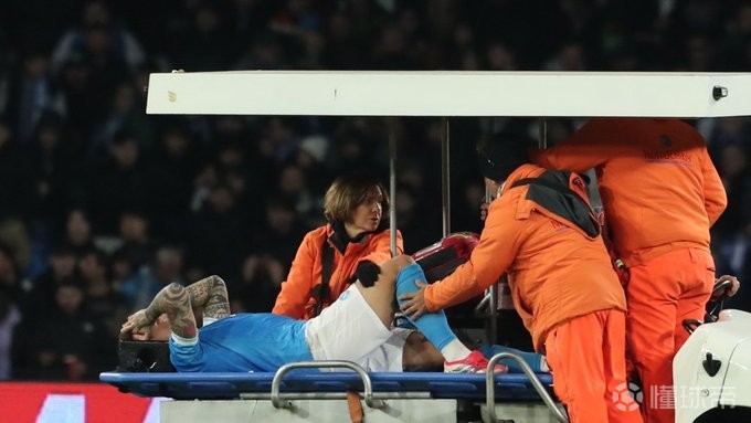 那不勒斯官方：迪洛伦佐左膝遭遇二度扭伤