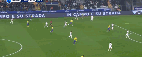 第51分钟，悬念重起，坎比亚索自摆乌龙，尤文2-1