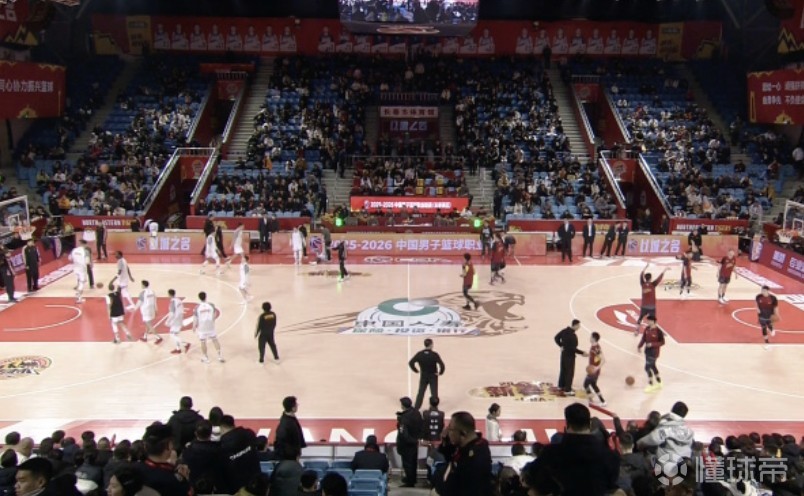 地板出现渗水,吉林主场对阵山西的比赛推迟了一个小时才开始