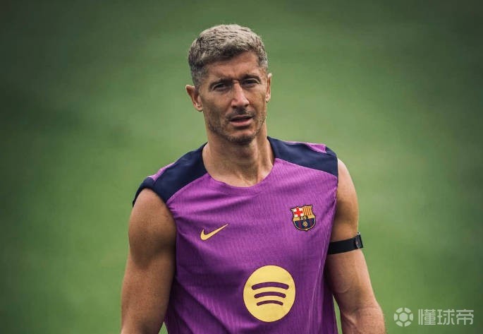 德天空：莱万拒绝沙特的多份丰厚报价，将留队至本赛季结束