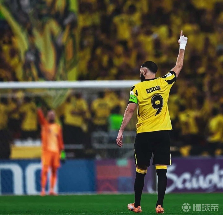 本泽马告别吉达：我昂首离开，为曾身披这身颜色而感到自豪