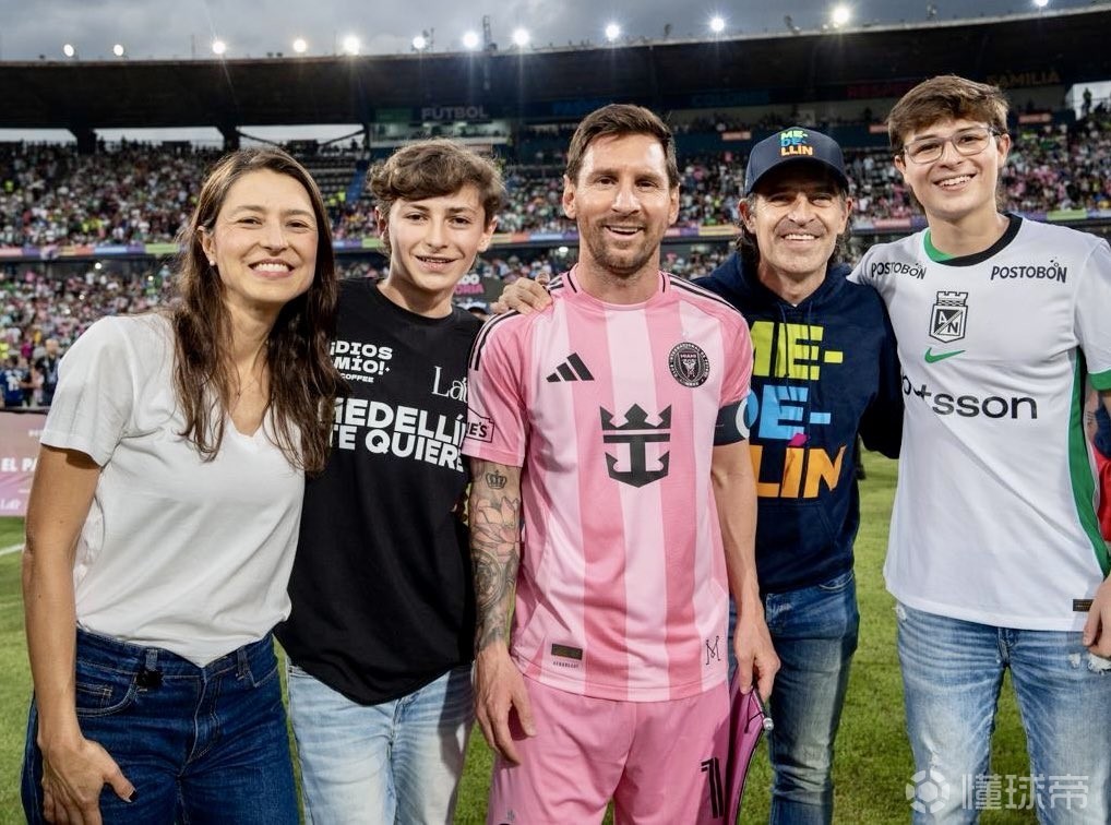 麦德林市长晒全家与梅西的合照：欢迎梅西来到麦德林