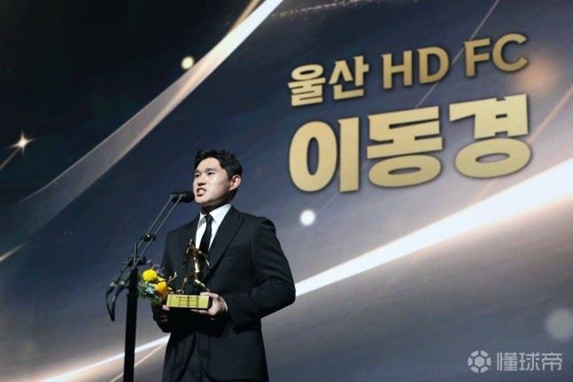  韩媒：莱斯特城此前有意韩国国脚李东炅，球员最终选择留队