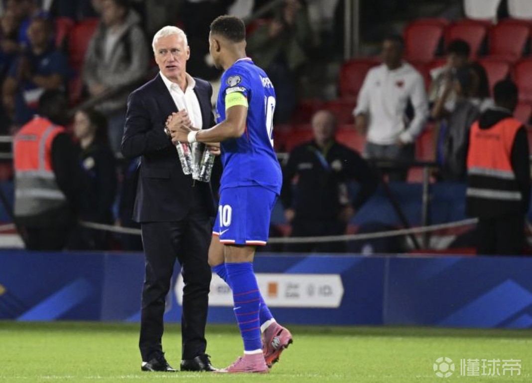 德尚：姆巴佩代表了法国队，作为前锋若一点不自私反而不正常