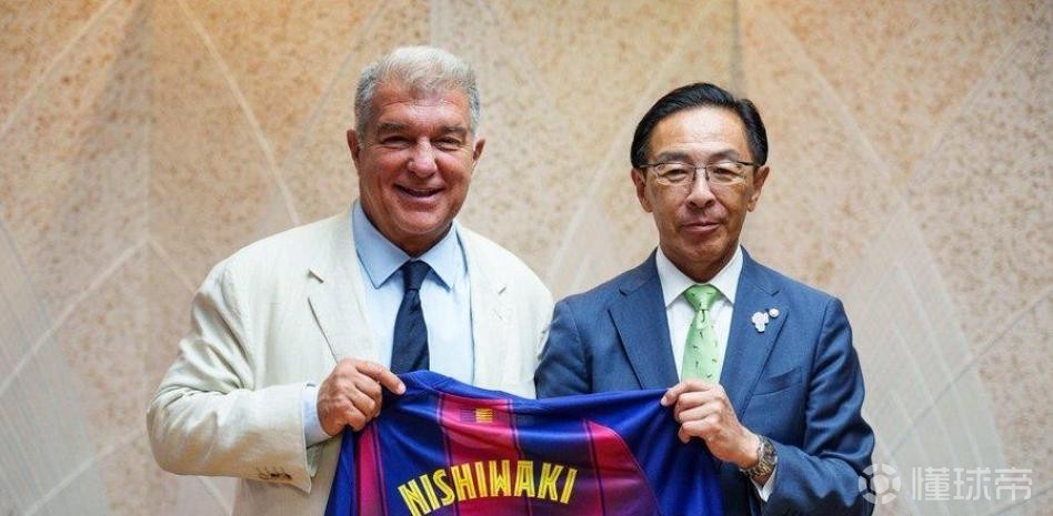 世体：巴萨确认仓库里放着30万件球衣，且没有印耐克品牌标识