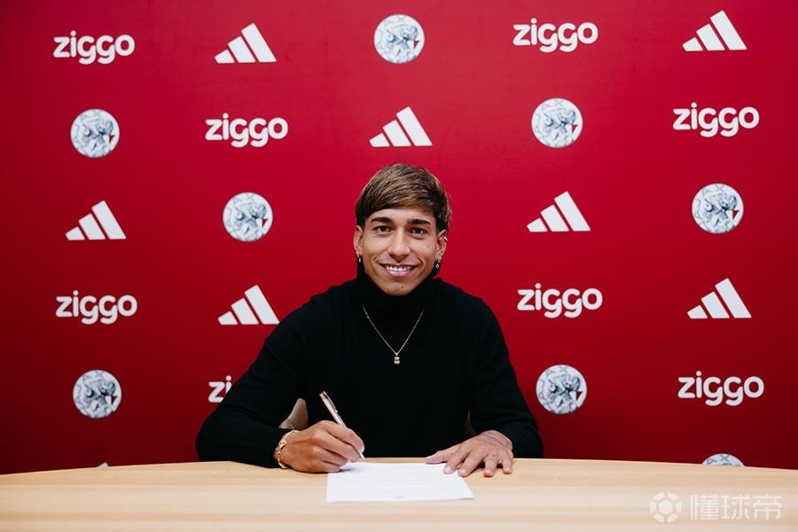 官方：阿贾克斯签下19岁阿根廷边锋卡里索，签约至2030年