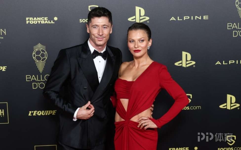 莱万妻子：这可能是他在巴萨的最后一个赛季 享受每一场比赛