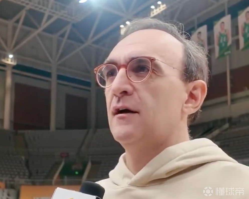  乌戈：很开心赵继伟和付豪入选全明星；休赛期我们要充分磨合