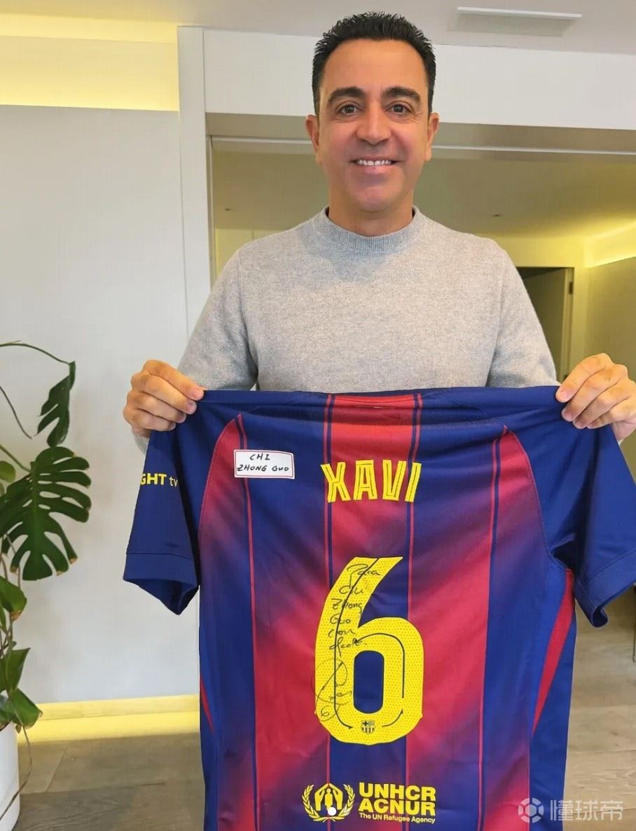 与哈维隔空交换球衣，池忠国晒照：谢谢我的偶像