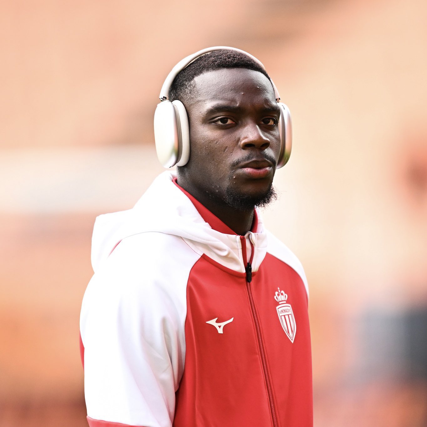 RMC：摩纳哥19岁前锋伊莱尼赫纳3300万加盟吉达联合