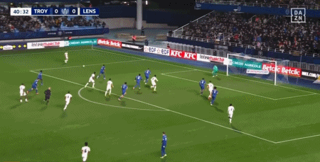 半场战报：特鲁瓦1-1朗斯，索托卡破门，阿德林扳平