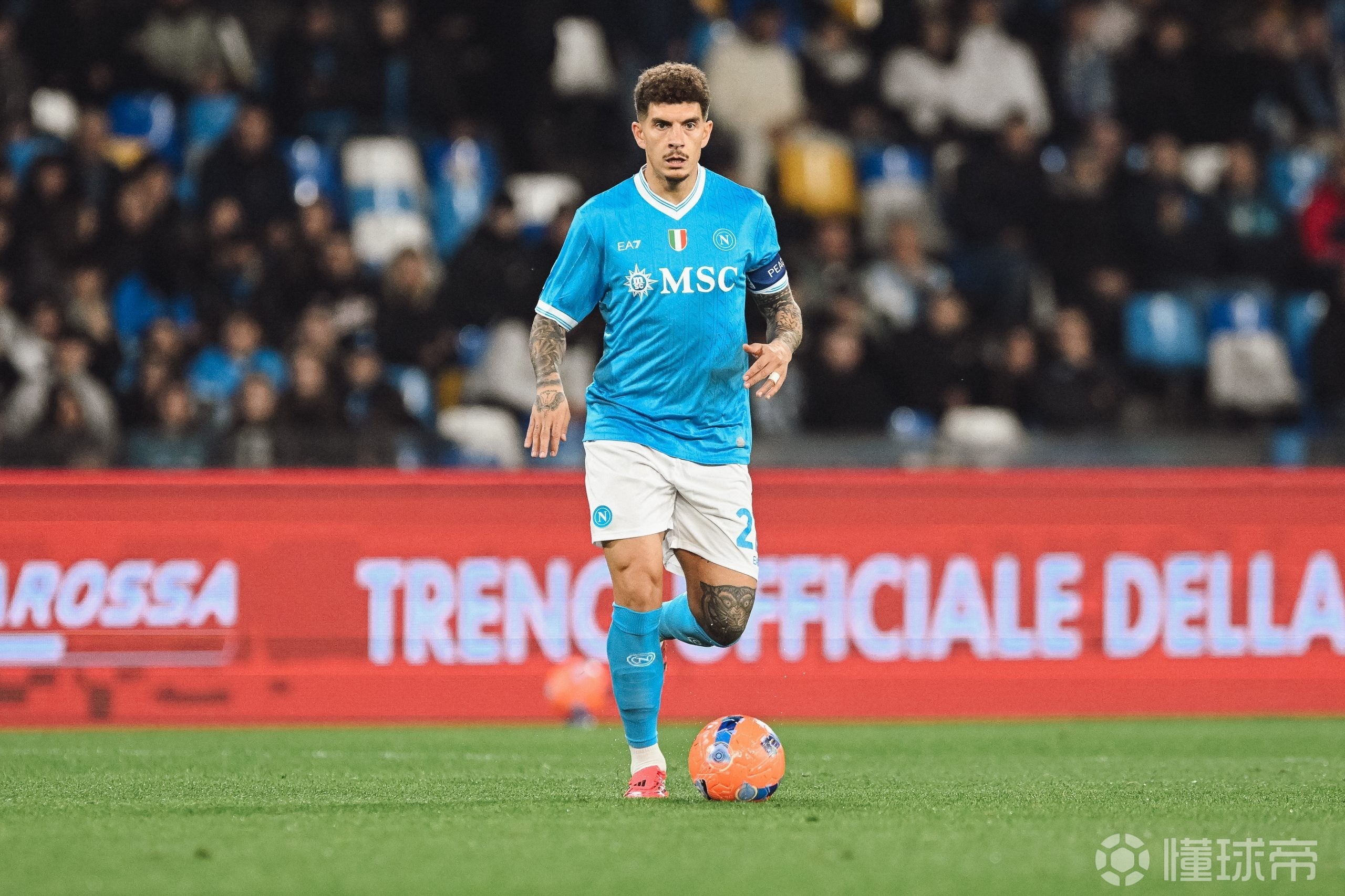 官方：那不勒斯队长迪洛伦佐成功接受了左脚手术