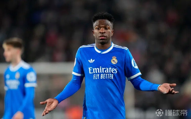 官方：向维尼修斯扔香蕉的阿尔瓦塞特球迷被罚5000欧元+禁赛