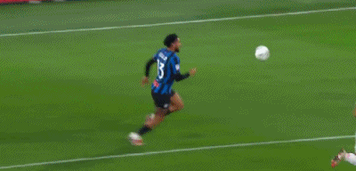 半场战报：亚特兰大1-0尤文，斯卡马卡点射，孔塞桑中框