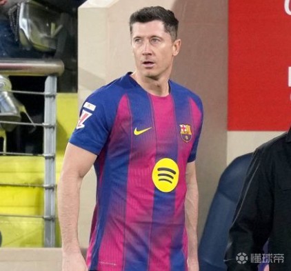 ESPN：巴萨计划与莱万商讨大幅降薪续约，球员仍可能留队