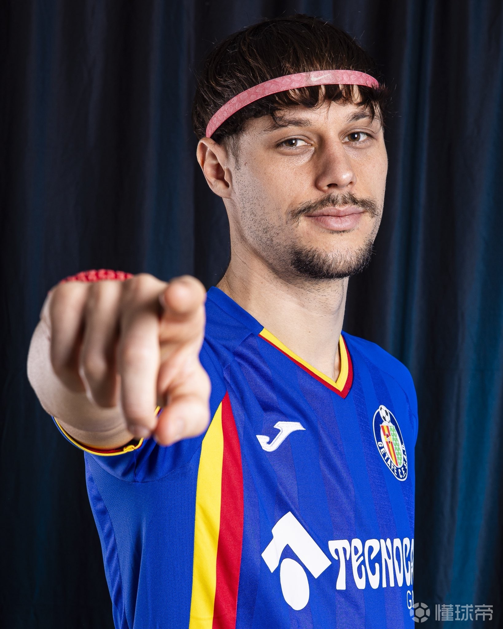 阿斯赞赫塔费新援：沙巴茨之狼、征服者、混乱艺术家、金左脚