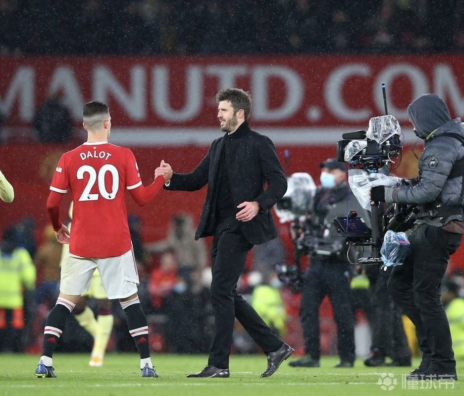 记者：曼联始终力挺达洛特，希望卡里克上任就表达对他的支持