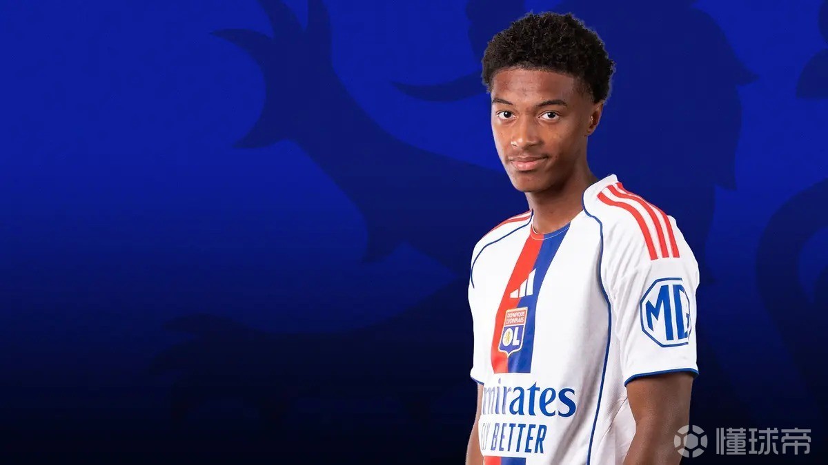 官方：里昂签下19岁大巴黎后卫卡马拉，含400万欧买断条款