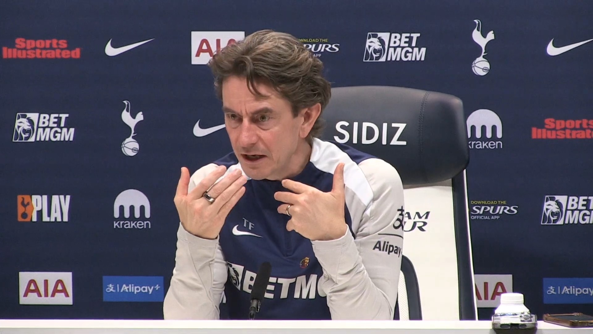 罗梅罗下赛季是否留下？弗兰克：他现在是队长，有份长期合同