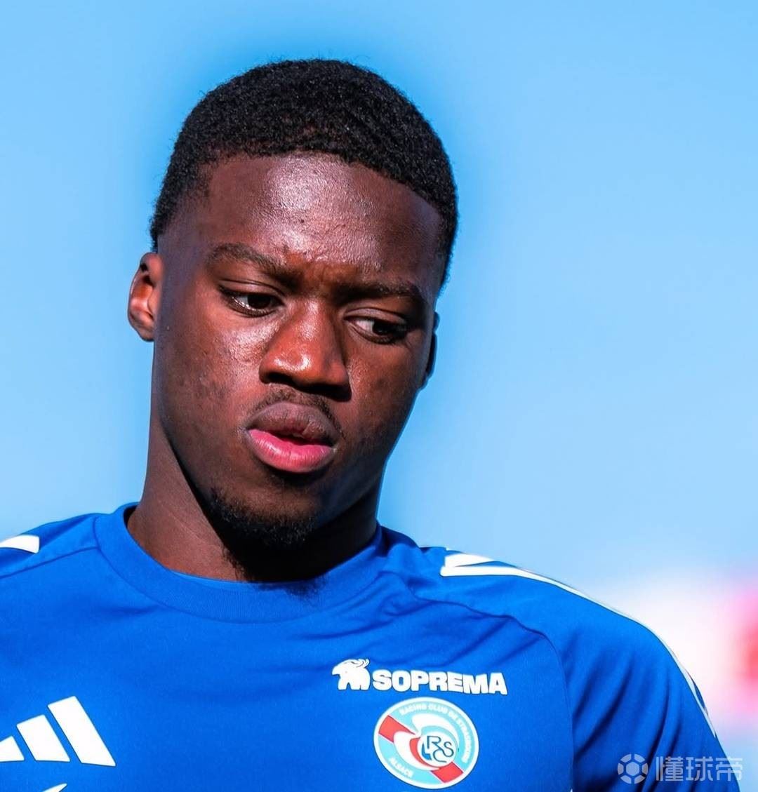 尽管被传即将前往切尔西，马马杜-萨尔仍首发出战大巴黎