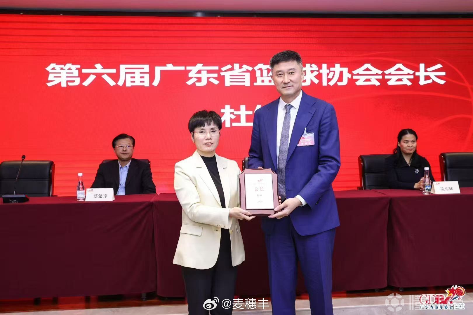 媒体人：广东华南虎主帅杜锋当选第六届广东省篮球协会会长