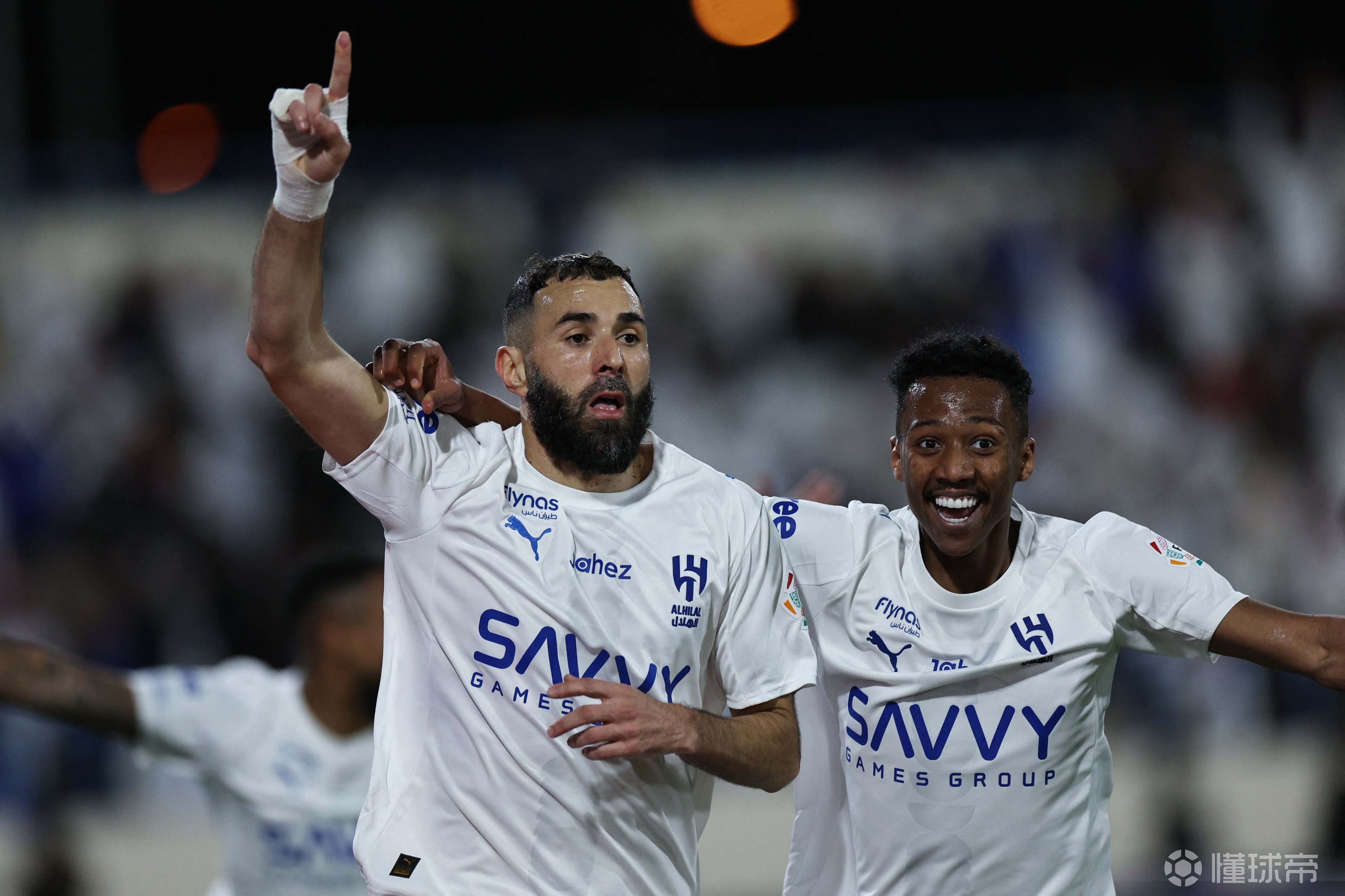 首秀脚后跟破门，本泽马斩获利雅得新月生涯处子球