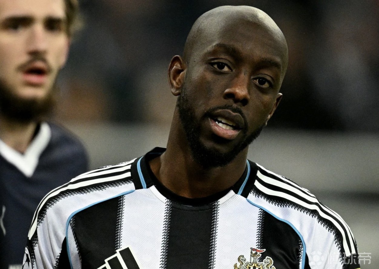 跟队：纽卡内部有人私下形容维萨的触球和战术执行“生疏”