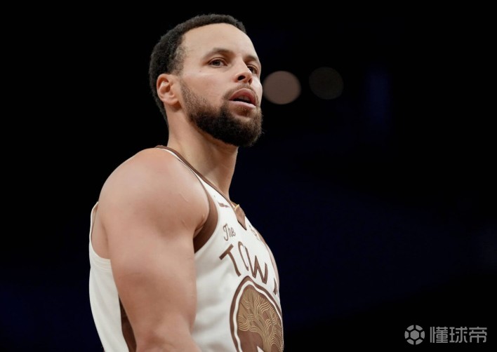 库里：膝伤正在逐渐好转；我对波尔津吉斯的到来感到兴奋