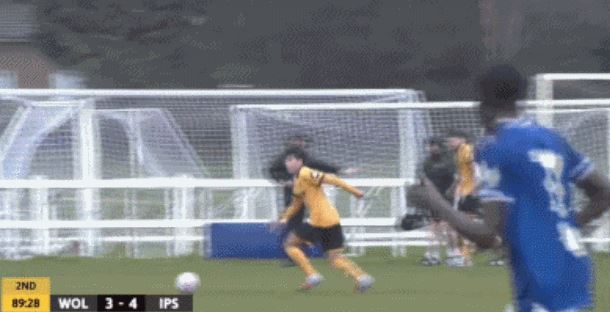 徐彬留洋首秀踢满全场+染黄 狼队U21队3-4告负