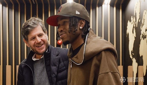 马竞官方：与亚特兰大就卢克曼转会达成协议，球员已到马德里