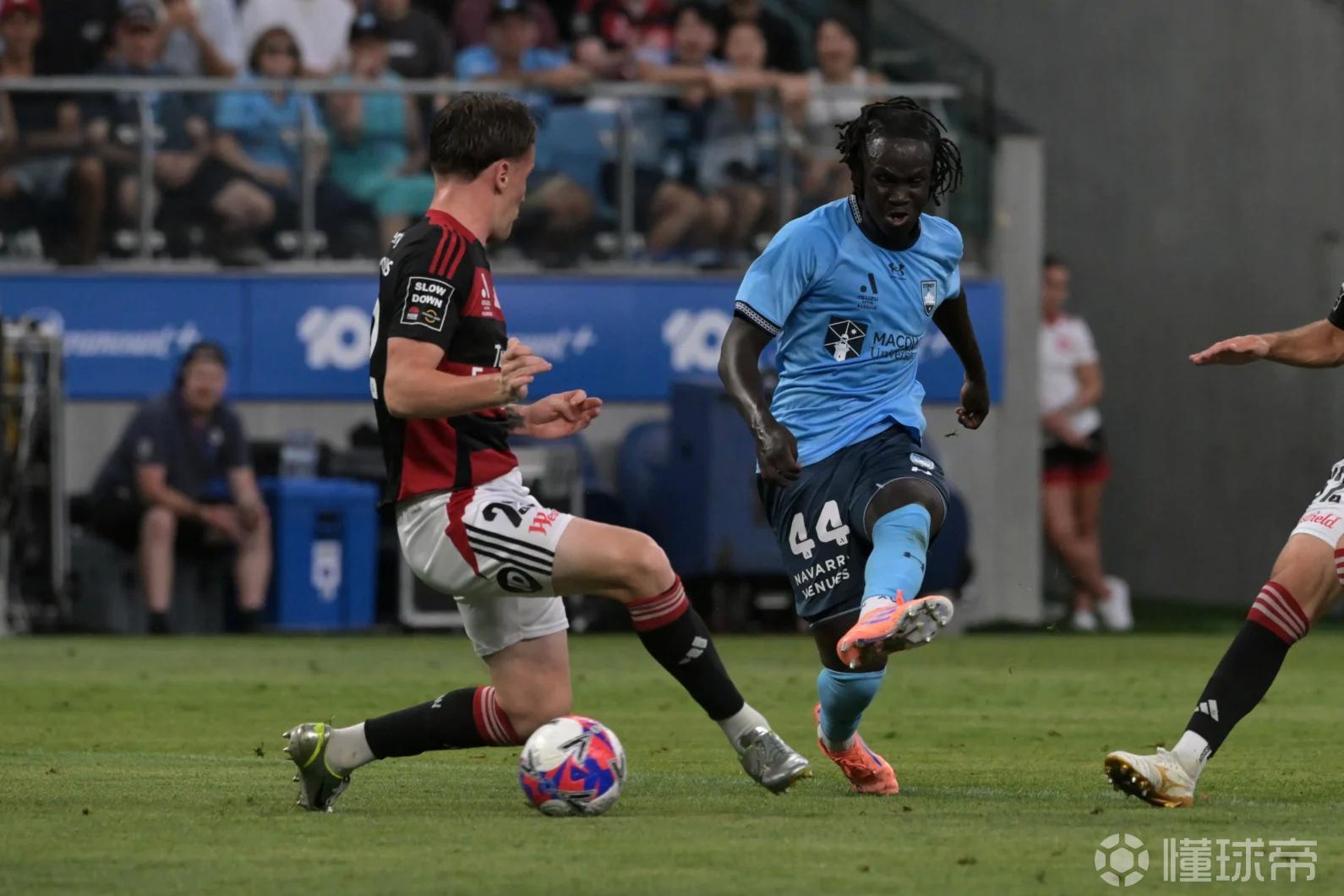 澳媒：悉尼从同城死敌抢来青训阿肯，他曾在U17比赛对沙特15分钟戴帽