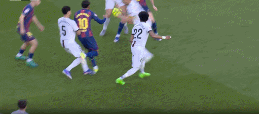 半场：巴萨1-0马略卡，莱万破门，亚马尔错失机会