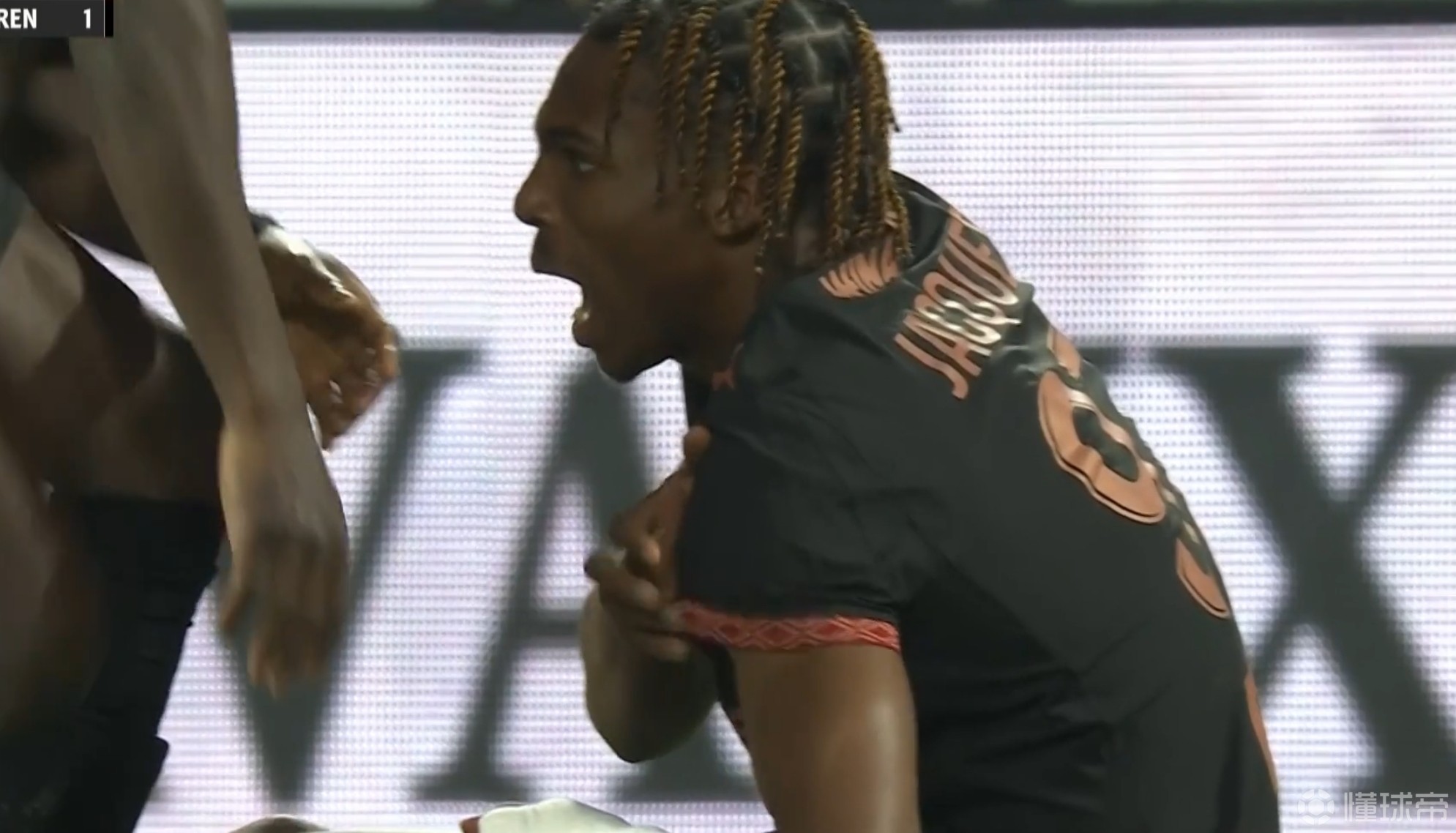 刚提的新车啊，雷恩主帅：雅凯肩部遭遇了相当严重的伤情