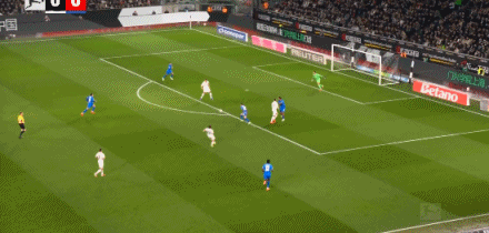 半场战报：门兴格1-1勒沃库森，恩格尔哈特建功，桑德尔乌龙