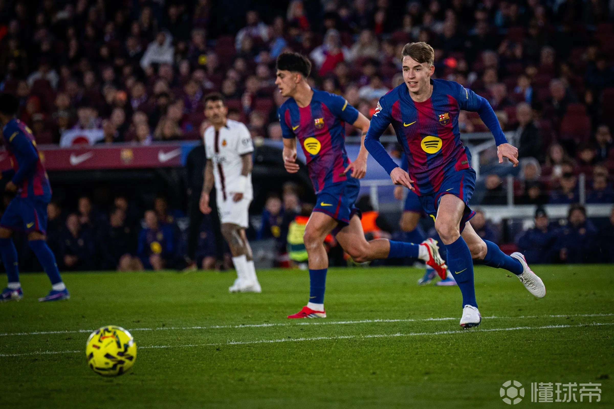 西甲替补登场，19岁中场托马斯-马克斯完成巴萨一线队首秀