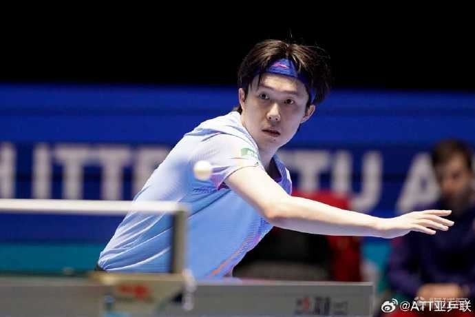 王楚钦4-2逆转战胜周启豪，晋级海口亚洲杯四强