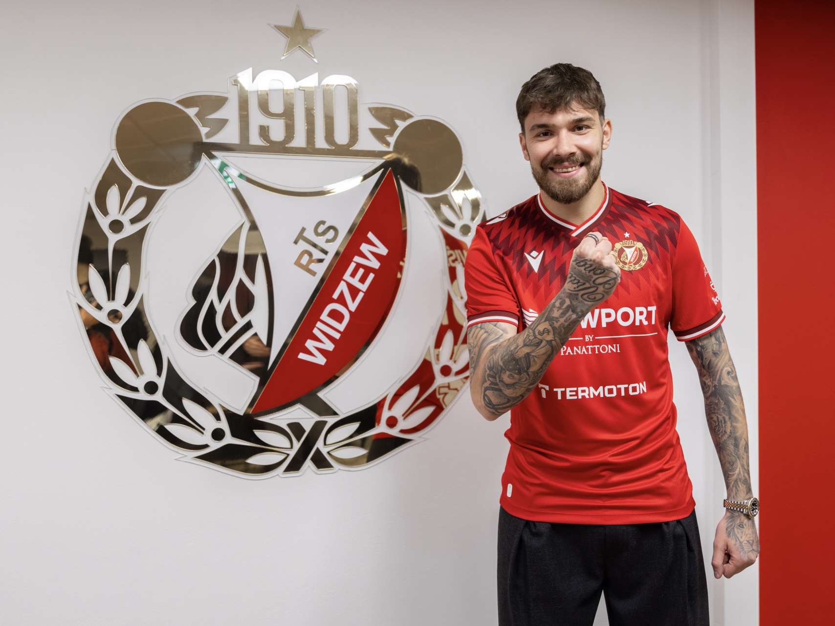 维希涅夫斯基：斯佩齐亚不想放我走；我拒绝了外租到意甲