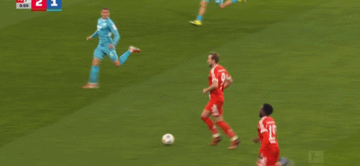 第45+2分钟，凯恩送助攻，迪亚斯破门，拜仁3-1霍芬海姆