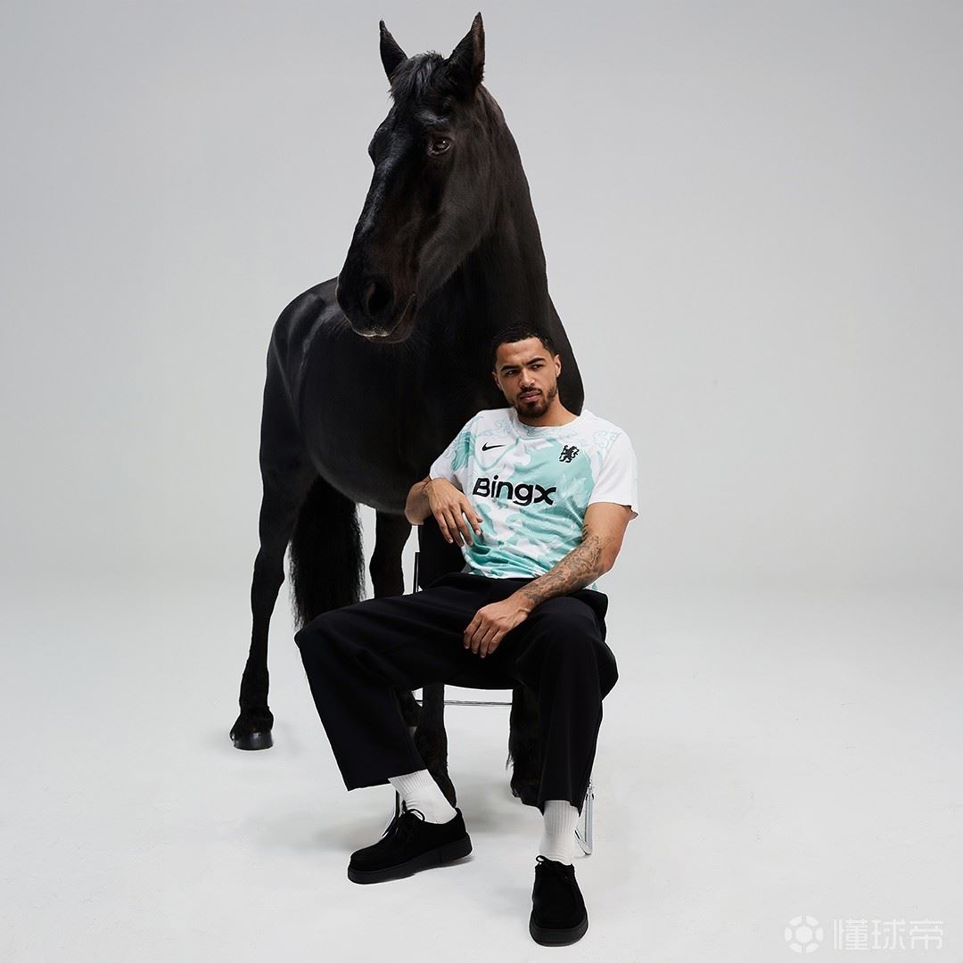 喜迎农历新年，切尔西推出马年限量版赛前热身服