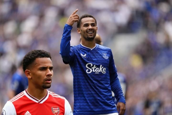 传闻：阿森纳、切尔西、曼联和热刺关注埃弗顿边锋恩迪亚耶